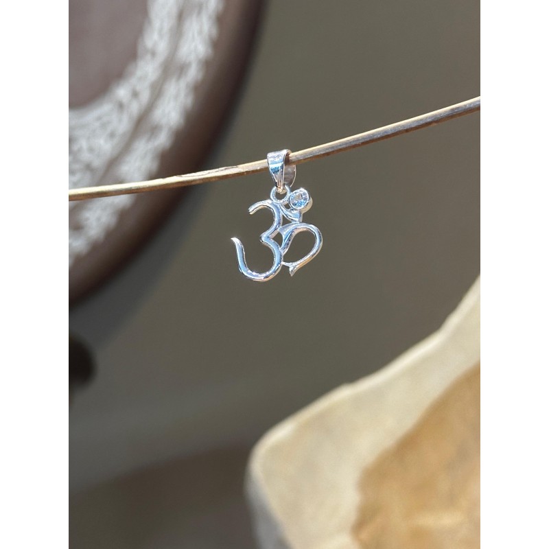 Pendentif OHM AUM OM - argent 925 - avec topaze bleue - rond