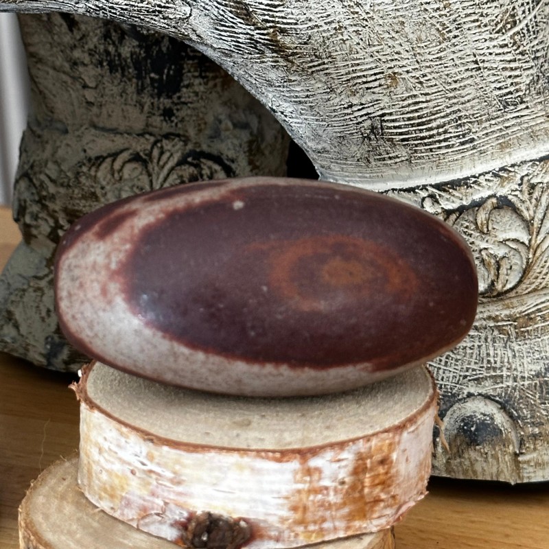 Shiva Lingam (7 à 8 cm) – Pierre sacrée de la Narmada (S4)