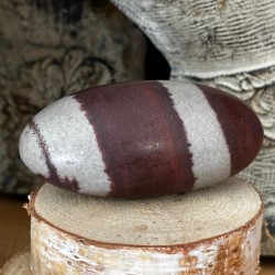 Shiva Lingam (7 à 8 cm) – Pierre sacrée de la Narmada (S3)