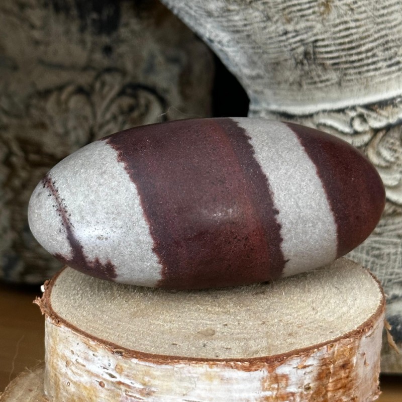 Shiva Lingam (7 à 8 cm) – Pierre sacrée de la Narmada (S3)