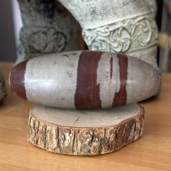 Shiva Lingam (12 cm) – Pierre sacrée de la Narmada - (M2)