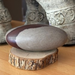 Shiva Lingam (12 cm) – Pierre sacrée de la Narmada - (M3)