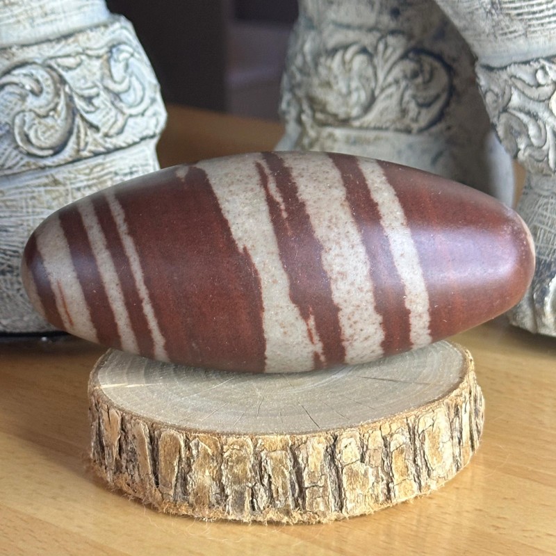 Shiva Lingam (12 cm) – Pierre sacrée de la Narmada - (M2)