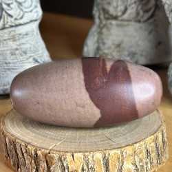 Shiva Lingam (7 à 8 cm) – Pierre sacrée de la Narmada (S7)