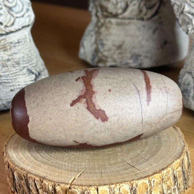 Shiva Lingam (7 à 8 cm) – Pierre sacrée de la Narmada (S8)
