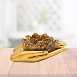 Bougeoir Lotus Mains Doré – Un symbole lumineux