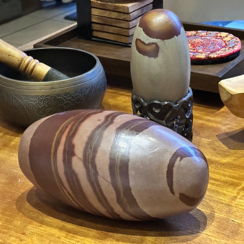 Shiva Lingam (20x10cm) – Pierre sacrée de la Narmada - 3,4 kg