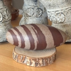 Shiva Lingam (13 cm) – Pierre sacrée de la Narmada - (M10)