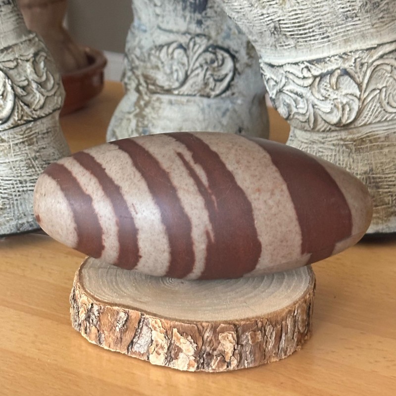 Shiva Lingam (13 cm) – Pierre sacrée de la Narmada - (M10)