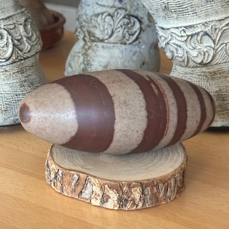 Shiva Lingam (13 cm) – Pierre sacrée de la Narmada - (M10)