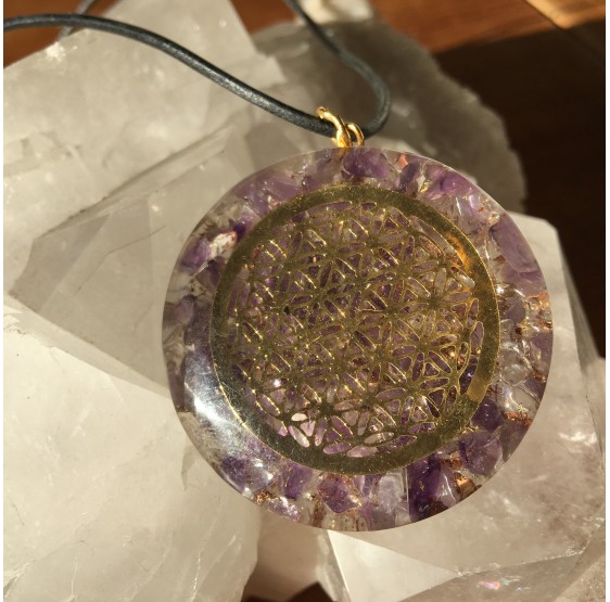 Pendentif Orgone Amethyste & Fleur de vie - avec fil noir