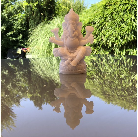 Ganesh statue blanche