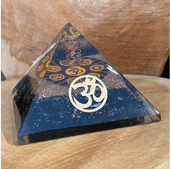 Pyramide Tourmaline avec OM Ohm - orgone