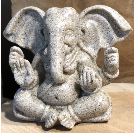 Ganesh statuette - dieu éléphant avec quatre bras - sablée