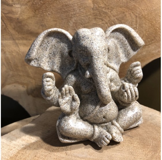 Ganesh statuette - dieu éléphant avec quatre bras - sablée