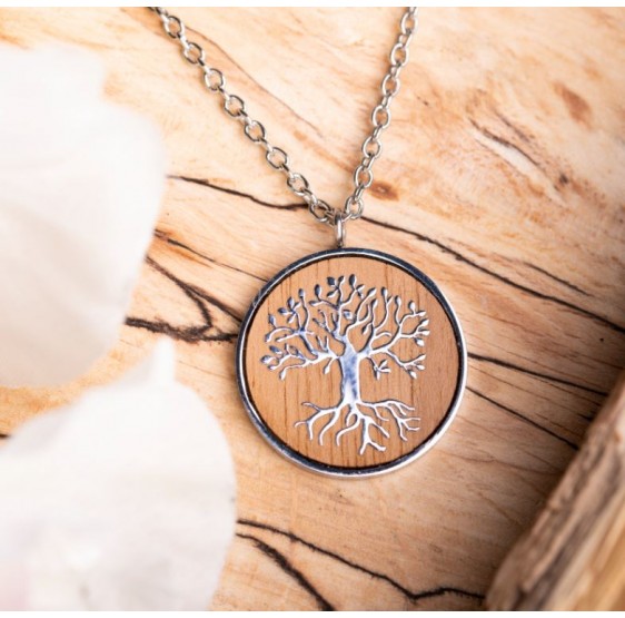 Pendentif Arbre de vie sur bois de noyer avec chaîne 45,5 cm