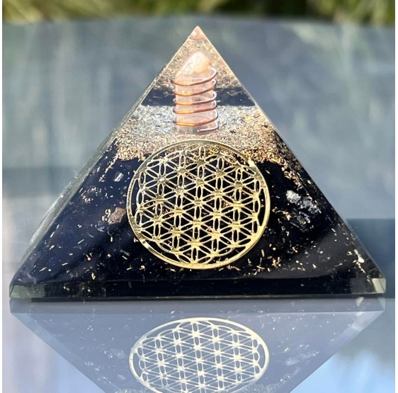 Pyramide Tourmaline / cristal de roche avec Fleur de Vie & spirale - orgone