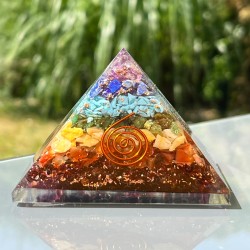 Pyramide orgone SPIRALE - CHAKRA 7 x 7 cm