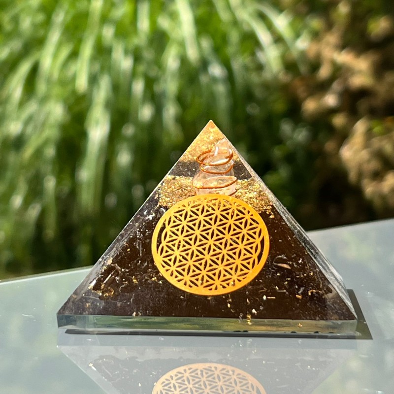 Pyramide Tourmaline avec Fleur de Vie & spirale cuivre - orgone