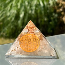 Pyramide Selenite avec Fleur de Vie - orgone