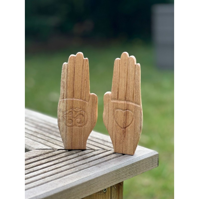 Mains en prière- avec coeur et OM - bois naturel - 15 cm