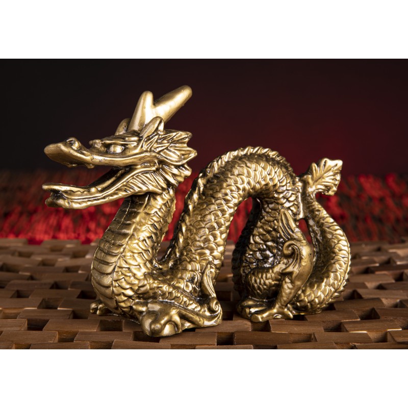 Dragon statue dorée