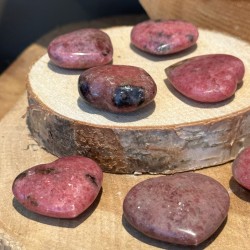 Pierre de Gratitude - Coeur poli - Rhodonite - 20 à 50 mm