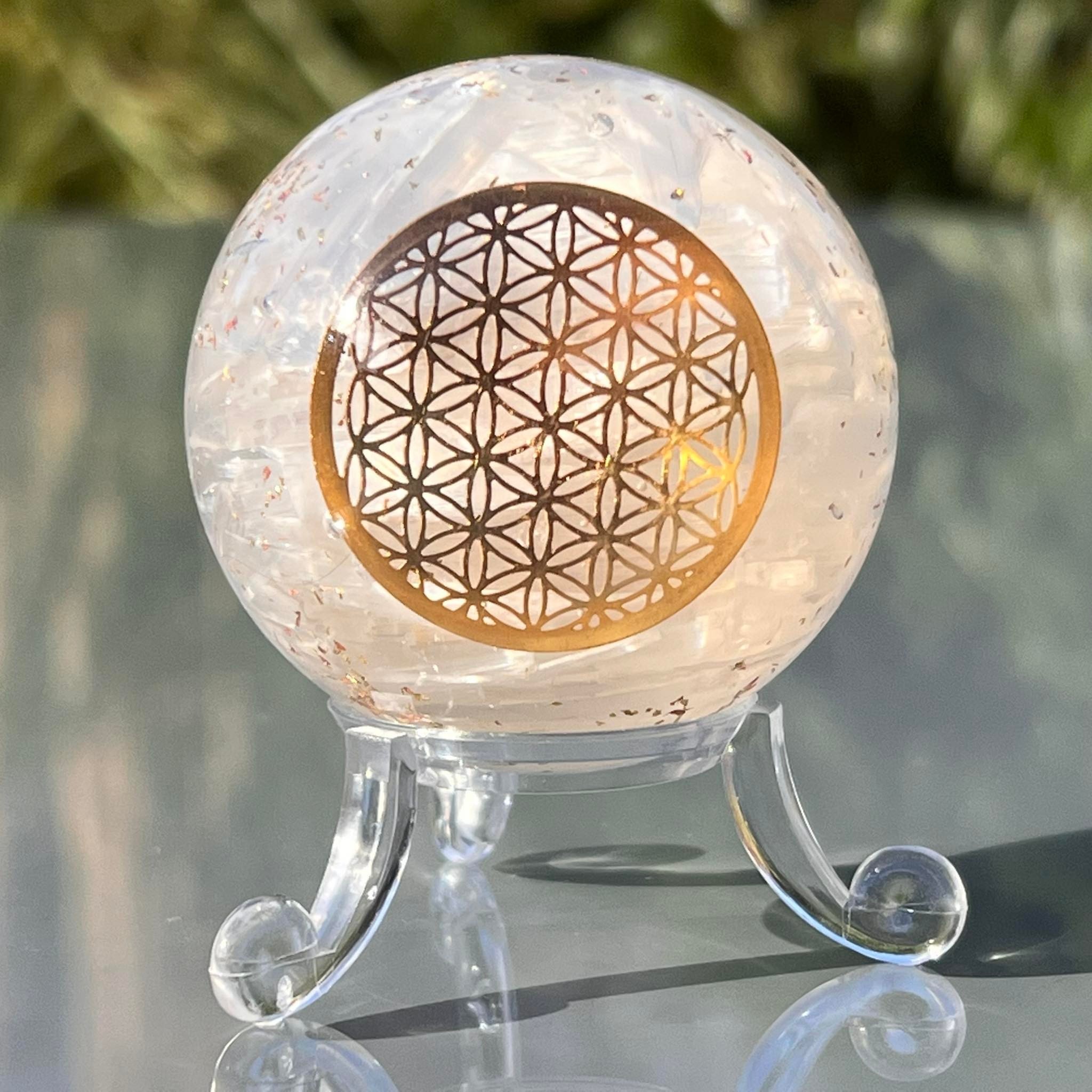 Sphère d'Orgonite sélénite avec fleur de vie - 5 cm L'orgone protège.