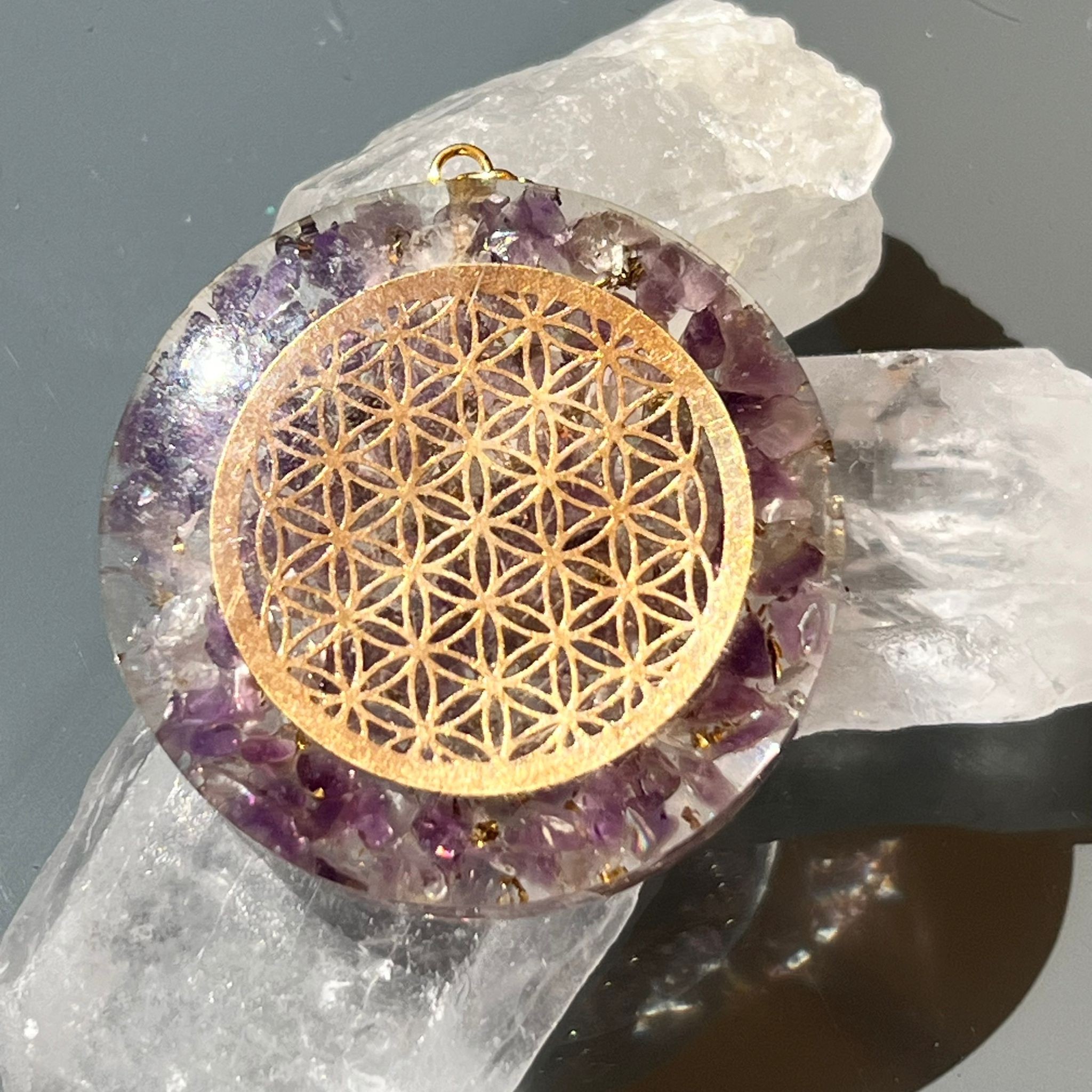 Pendentif orgonite fleur de vie - Minéraux et Cristaux